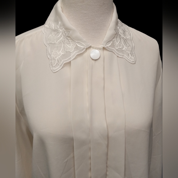 Grannycore Vintage 80s Marlis White Button Down Shirt - Picture 9 of 9